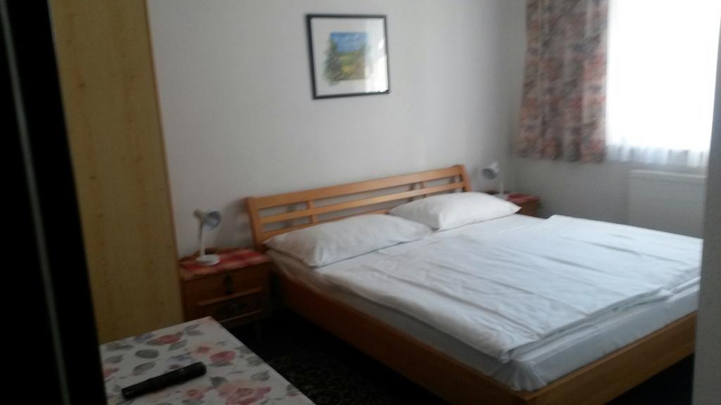 Pension Parzer Pressbaum Bei Wien ห้อง รูปภาพ