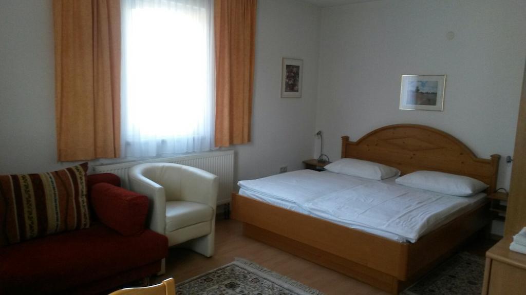 Pension Parzer Pressbaum Bei Wien ห้อง รูปภาพ