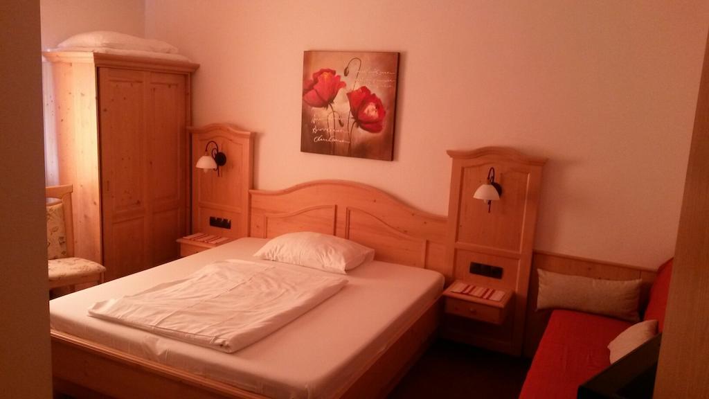 Pension Parzer Pressbaum Bei Wien ห้อง รูปภาพ