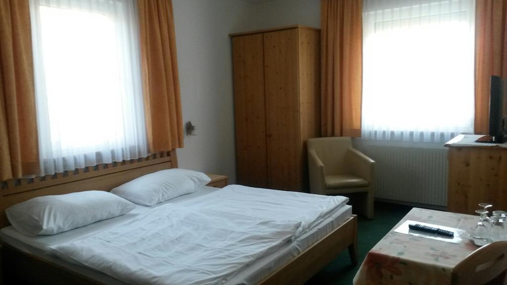Pension Parzer Pressbaum Bei Wien ห้อง รูปภาพ